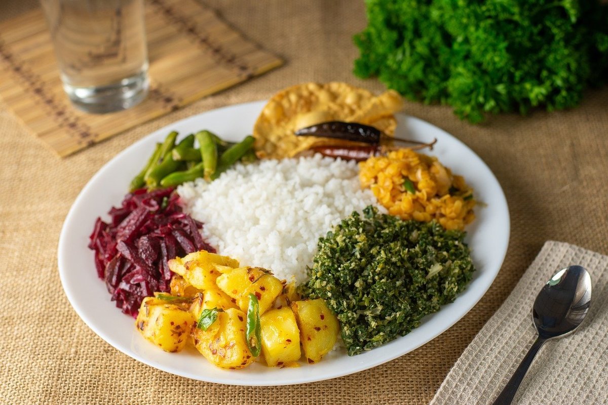 Manger du Rice and Curry au Sri Lanka